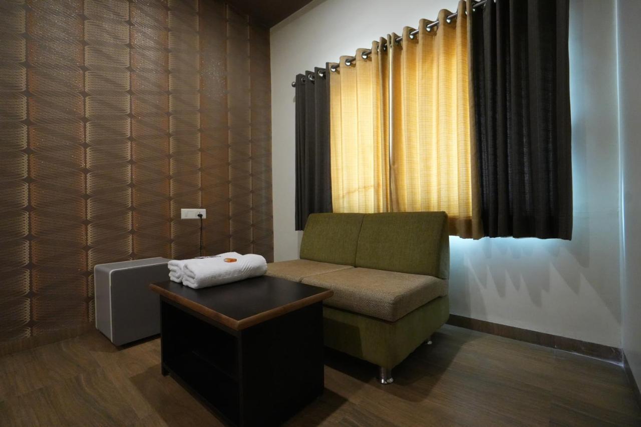 Hotel Ravi Residency Nadiad Exterior photo